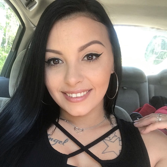 Meet your Posher, Caya - Picture 2 of 2